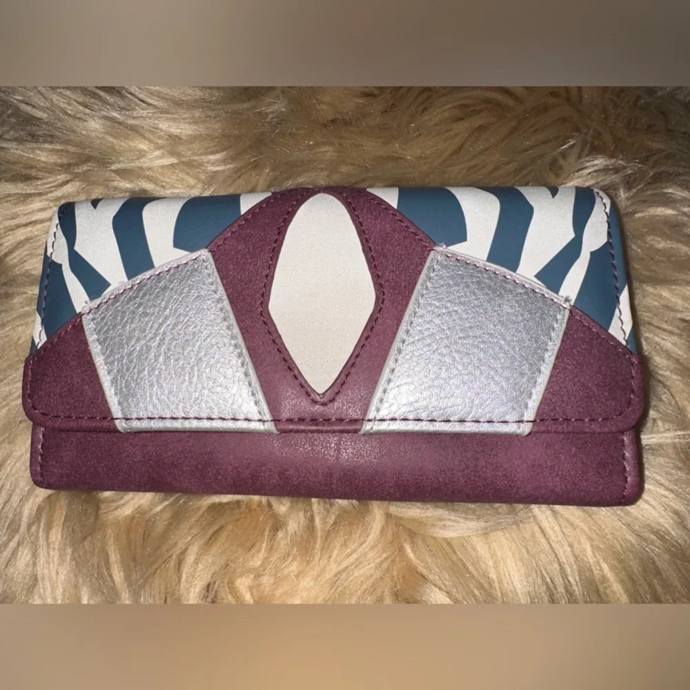 Star Wars Ashoka Tano Inspired Theme Trifold Wallet - Picture 7 of 10